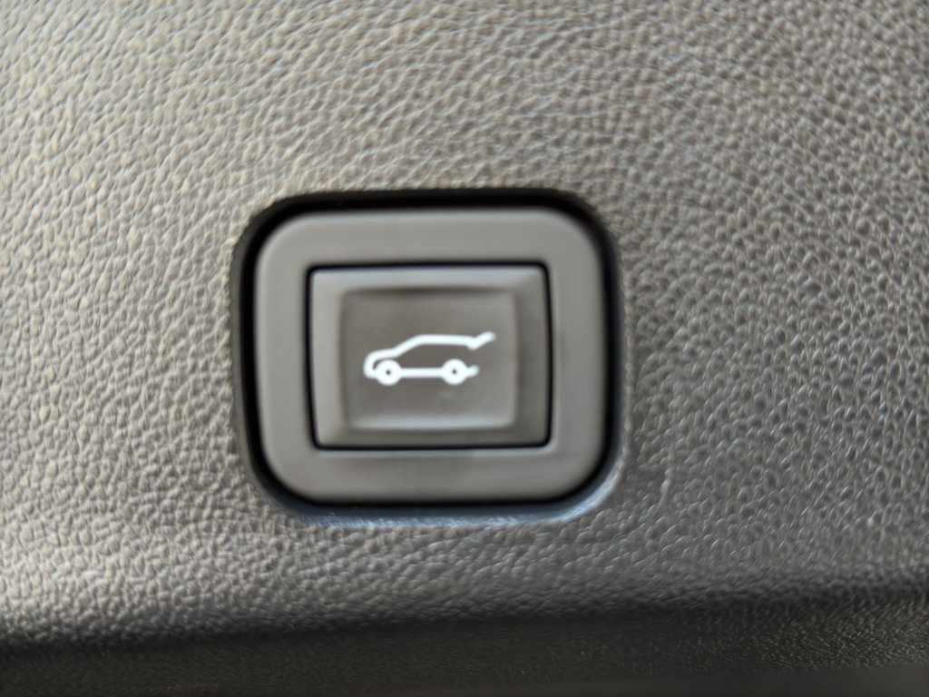 Used 2026 Chevrolet Traverse RS w/ LPO, Floor Liner Package AWD/4WD image 22