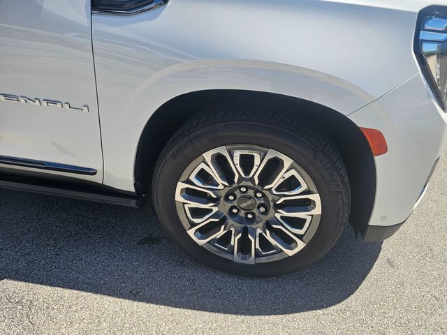 Used 2023 GMC Yukon Denali Ultimate AWD/4WD image 10
