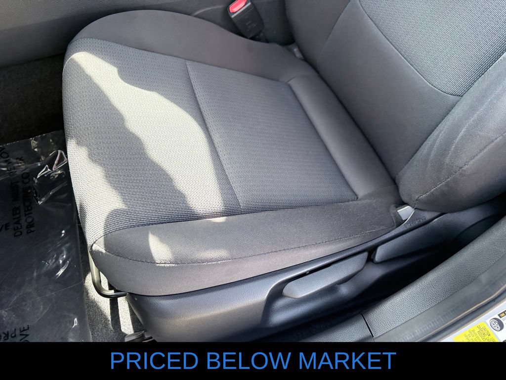 Used 2024 Toyota Prius LE FWD image 9
