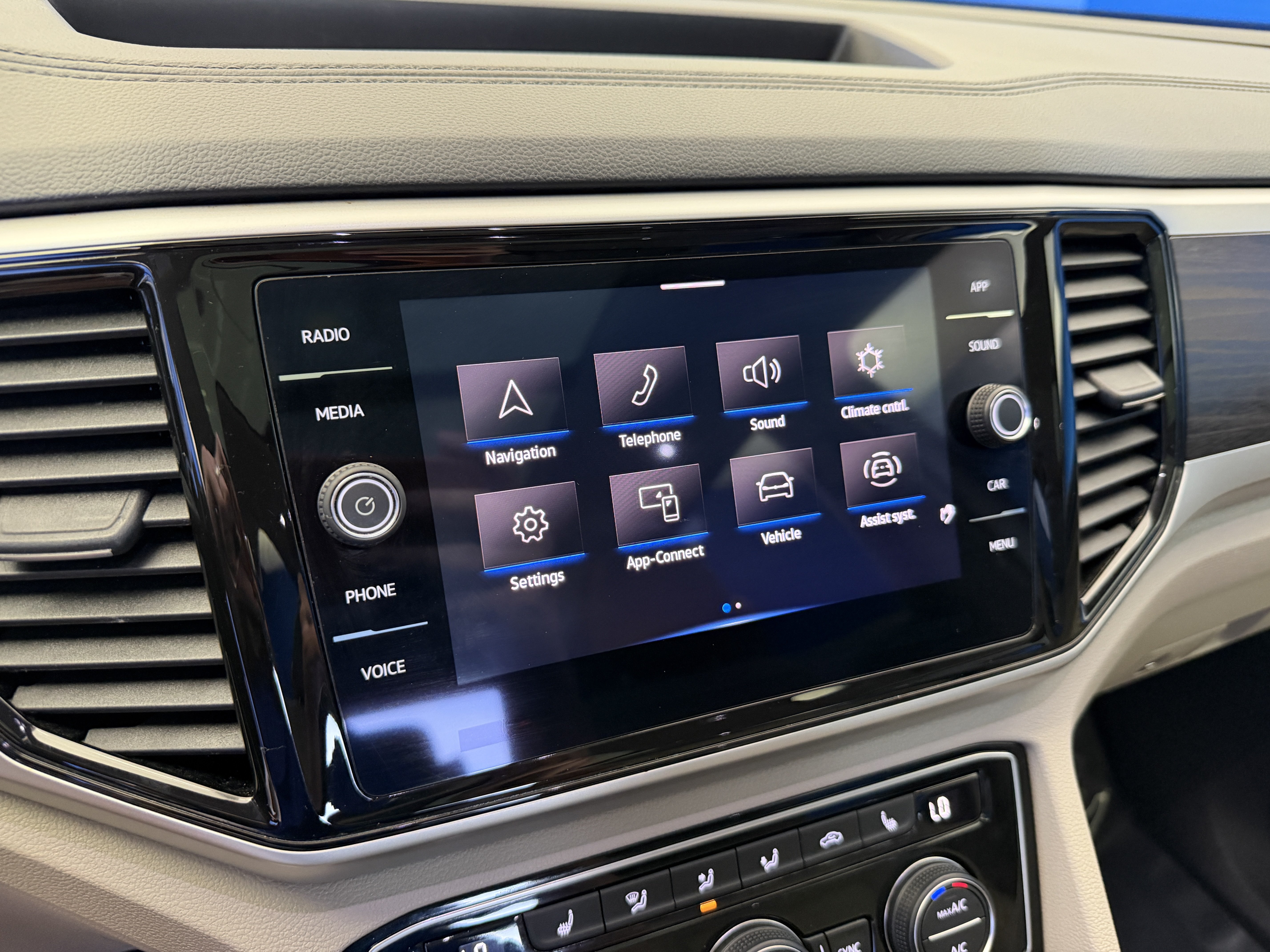 Certified 2023 Volkswagen Atlas SE w/ Panoramic Sunroof Package FWD image 19