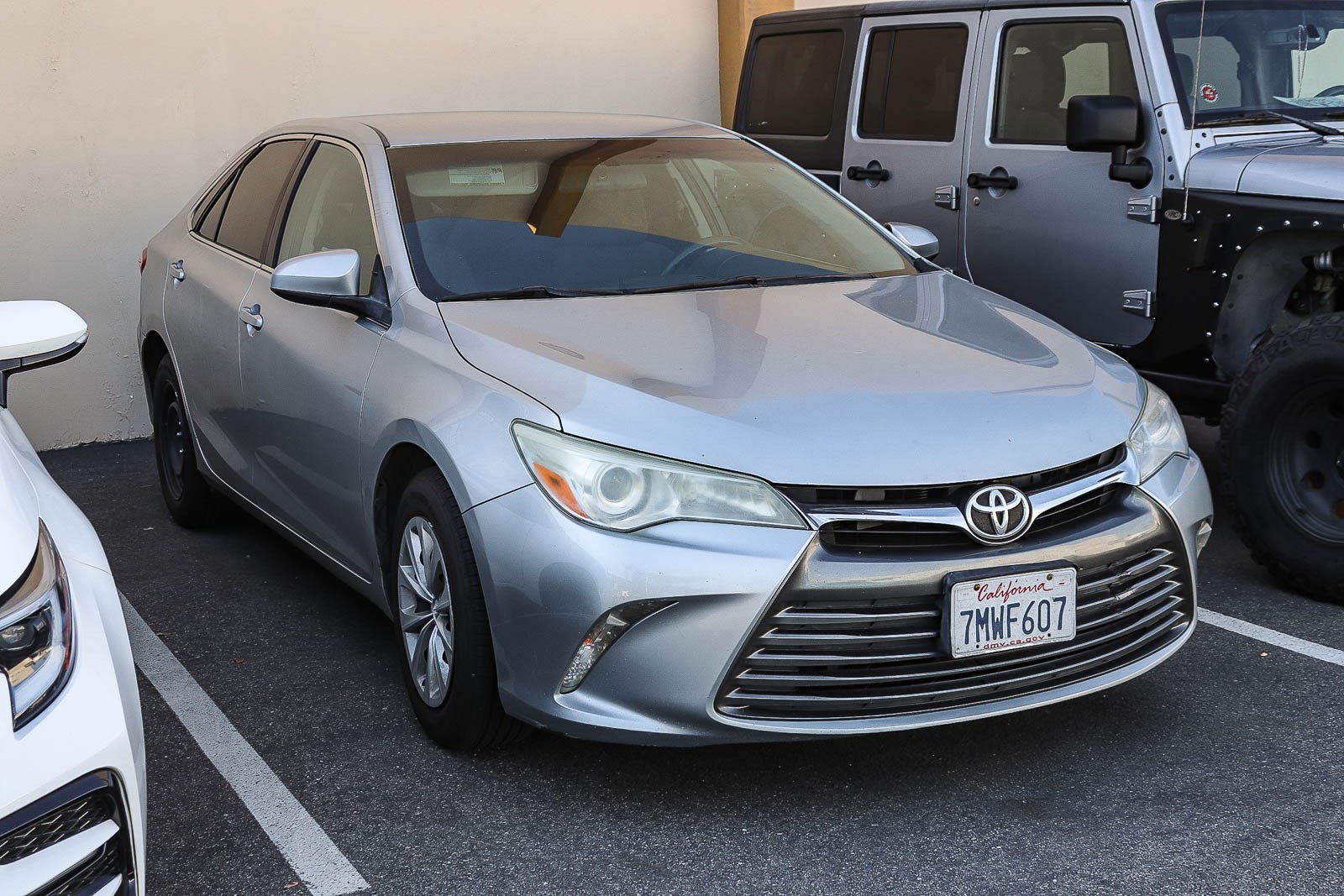 Used 2016 Toyota Camry LE image 3