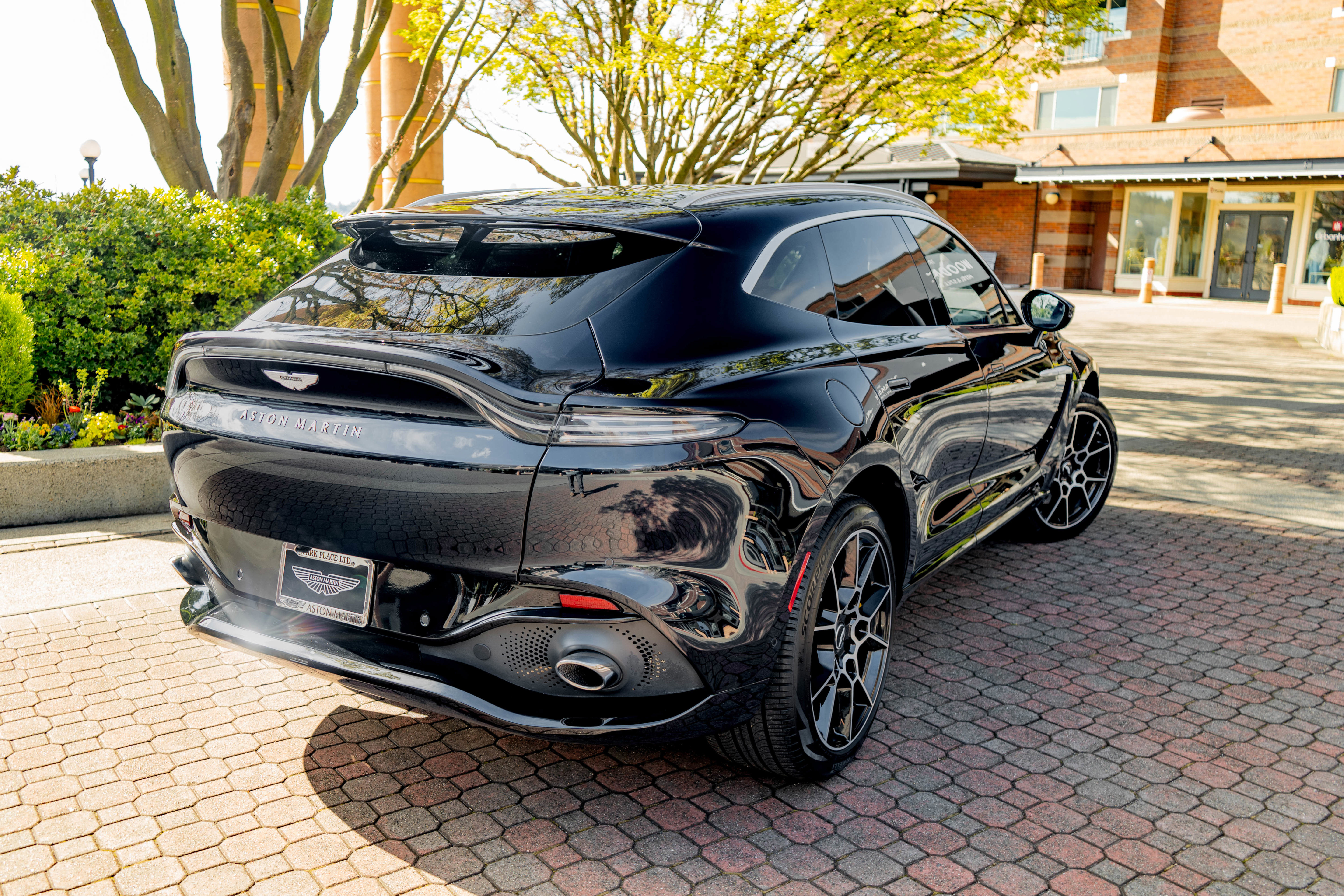 Used 2021 Aston Martin DBX image 48