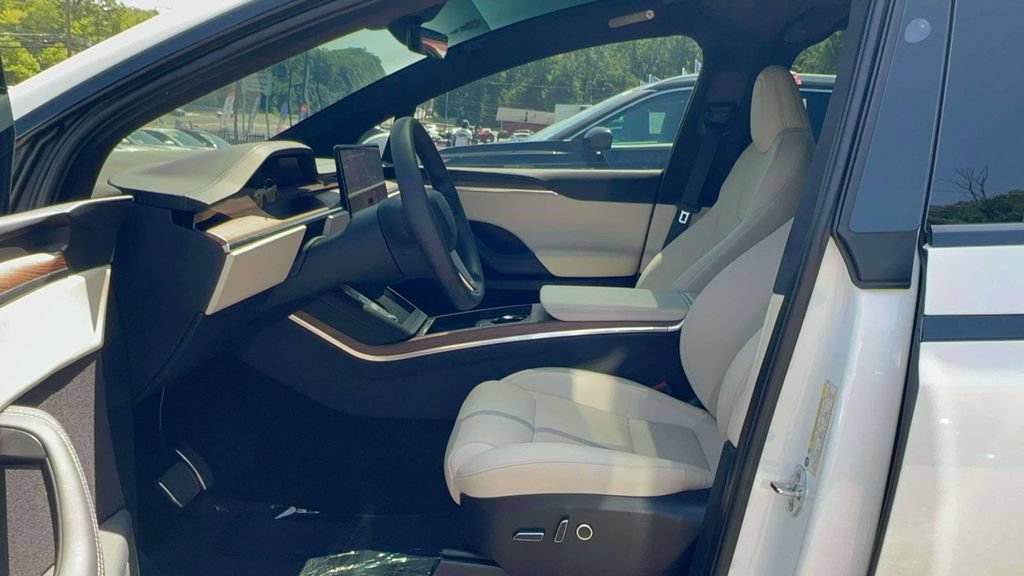 Used 2024 Tesla Model X AWD/4WD image 15
