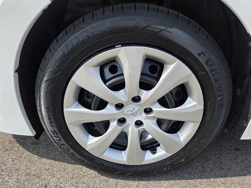 Used 2019 Toyota Corolla LE FWD image 9