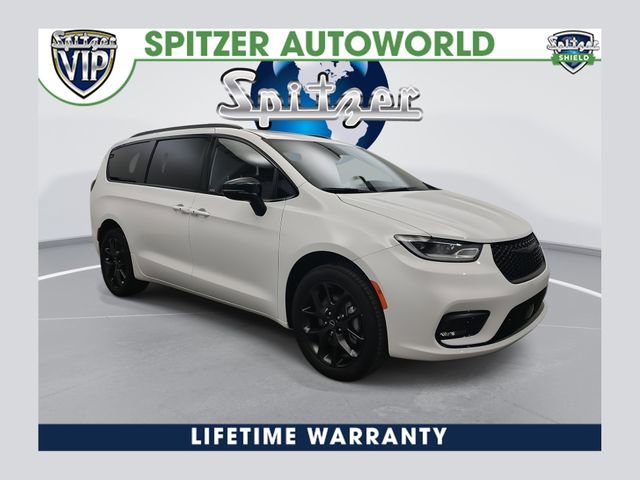 New 2026 Chrysler Pacifica Limited w/ S Appearance Package