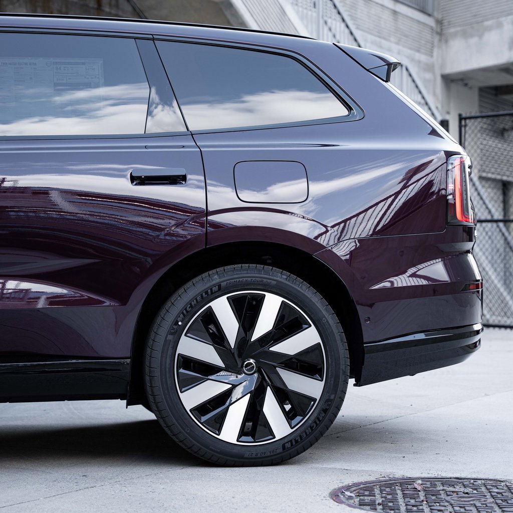 New 2025 Volvo EX90 Ultra image 4
