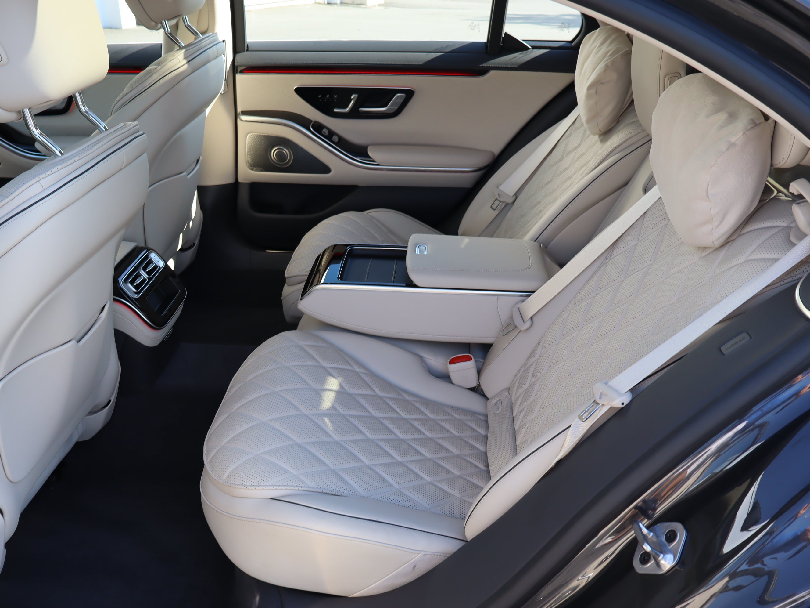 Used 2023 Mercedes-Benz S 500 4MATIC image 33