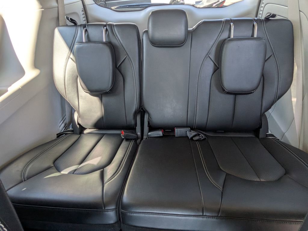 Used 2024 Chrysler Pacifica Select image 23