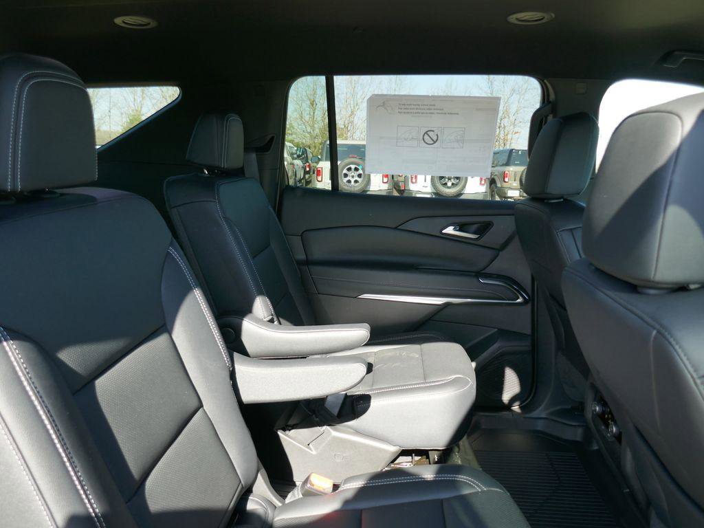 New 2026 Chevrolet Traverse LT image 13