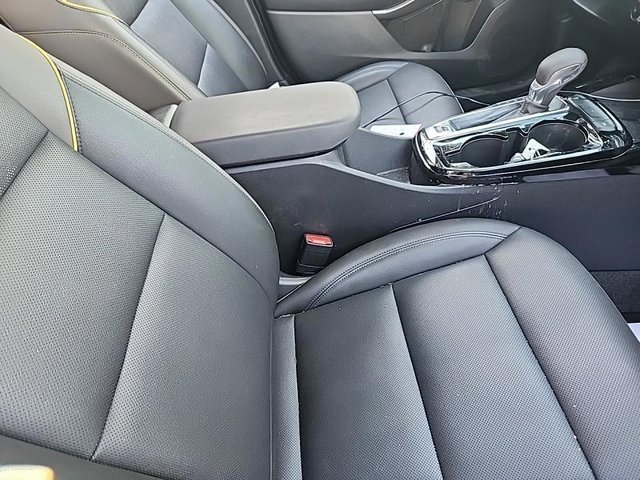 Used 2024 Chevrolet Trax ACTIV w/ Sunroof Package image 8