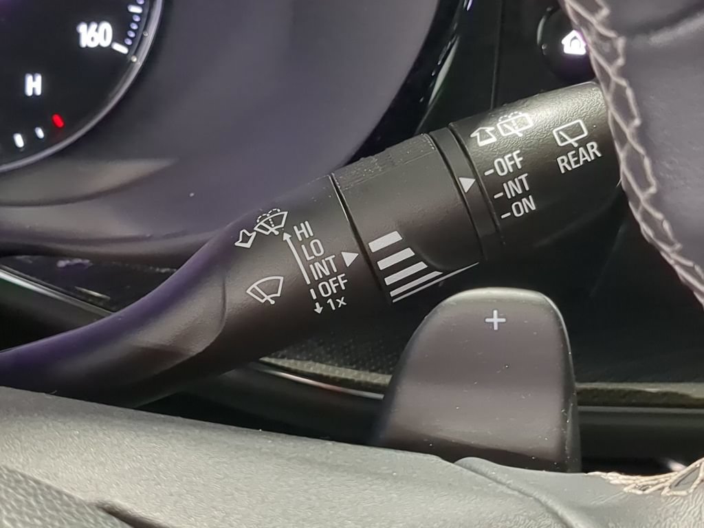 Used 2023 Buick Envision Essence FWD image 31