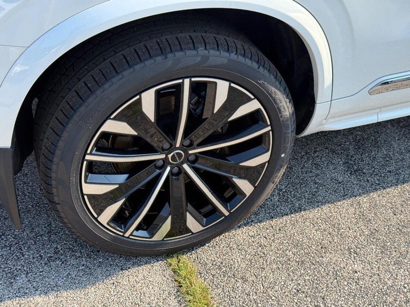 New 2026 Volvo XC90 T8 Plus w/ Protection Package Premier AWD/4WD image 4
