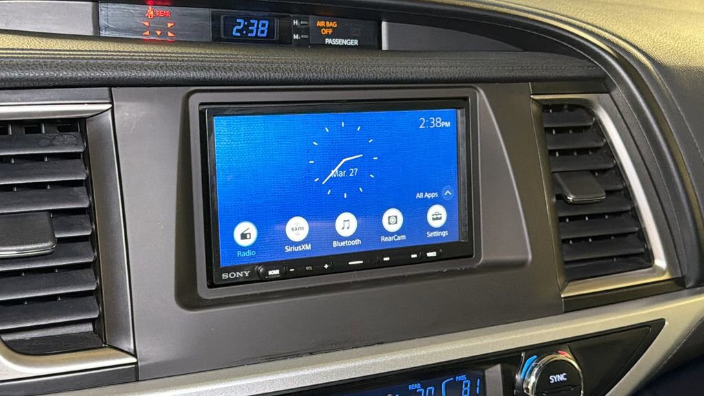 Used 2018 Toyota Highlander SE image 26