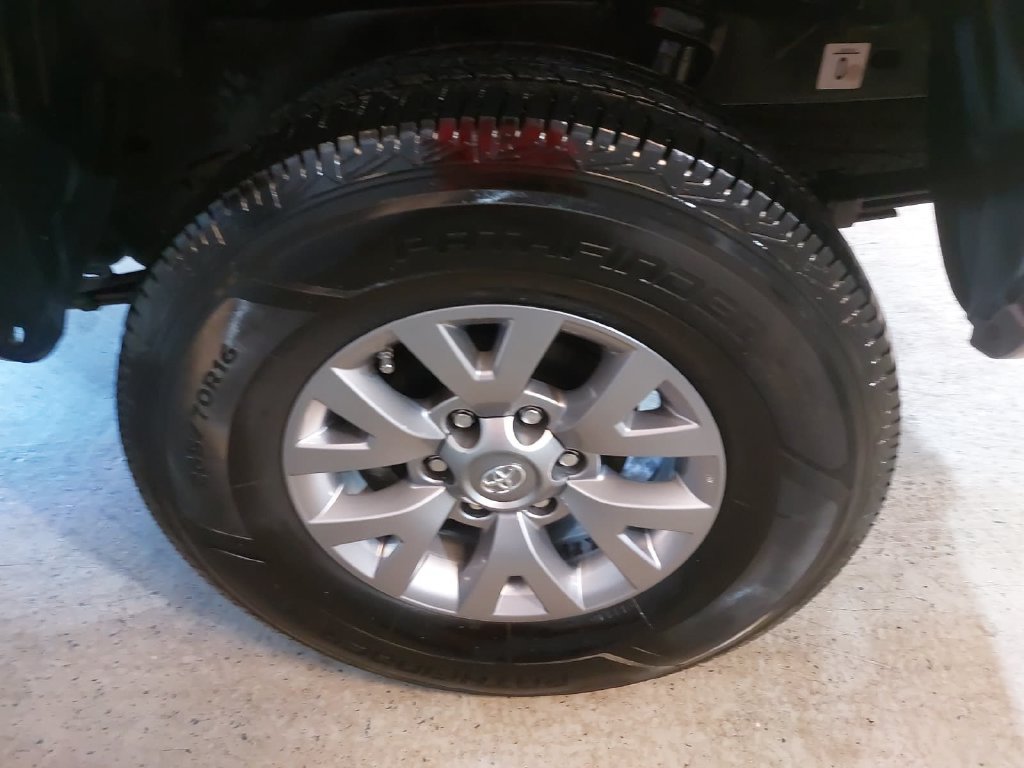 Used 2018 Toyota Tacoma SR5 RWD image 32