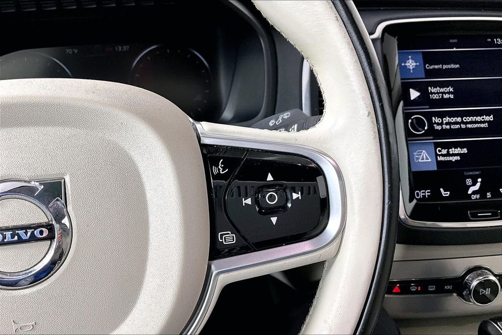 Used 2017 Volvo XC90 T6 Momentum w/ Vision Package image 19