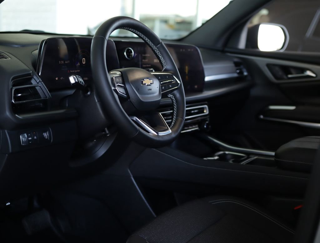 Used 2024 Chevrolet Traverse LT image 9