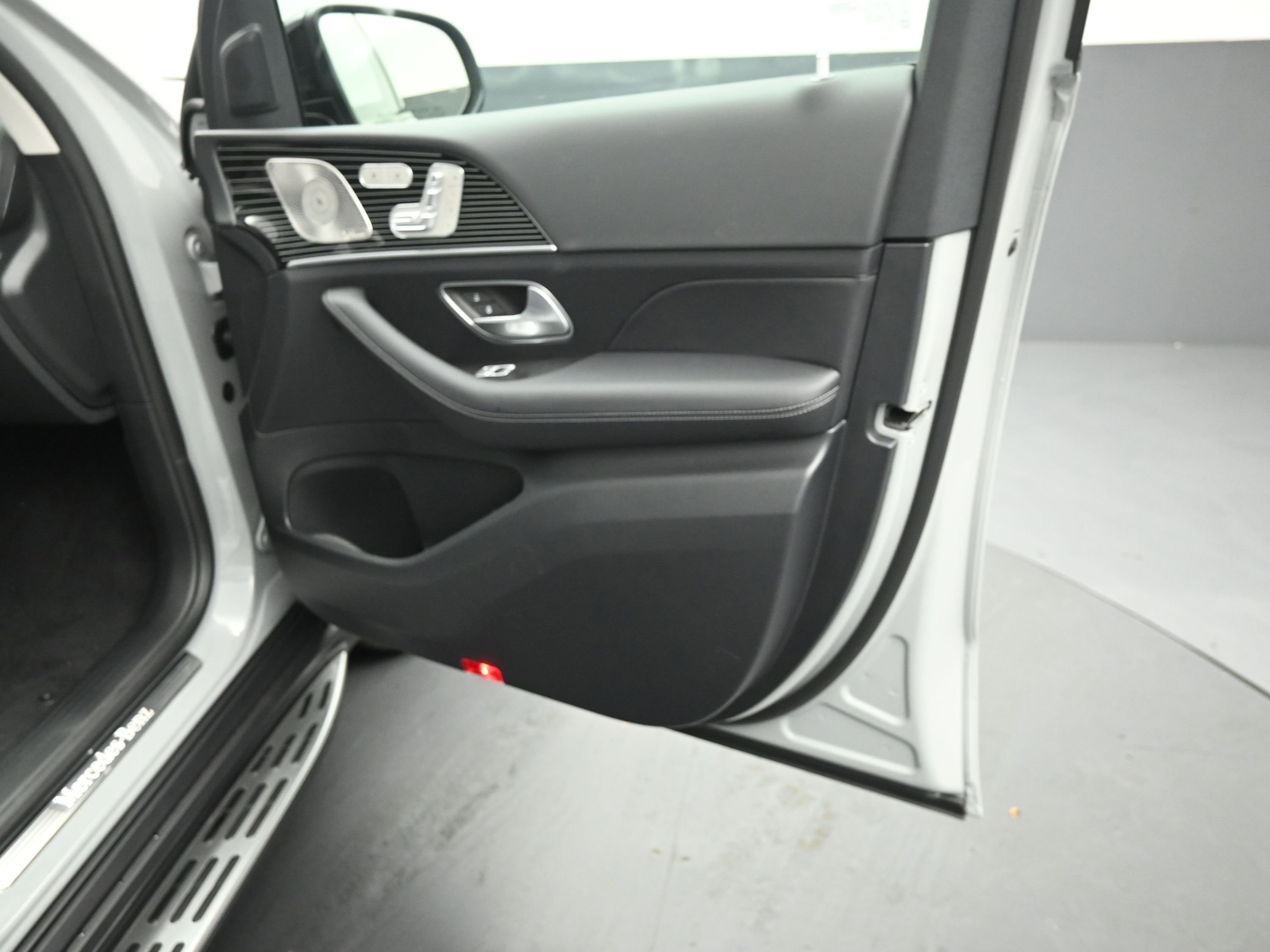 New 2026 Mercedes-Benz GLS 450 4MATIC image 33