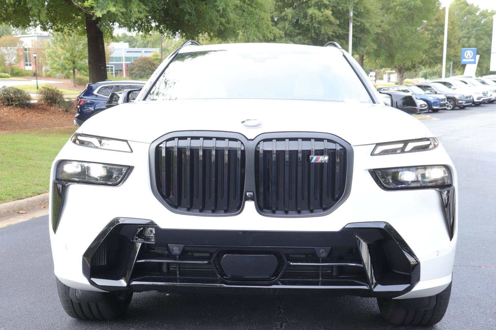 New 2026 BMW X7 M60i image 2