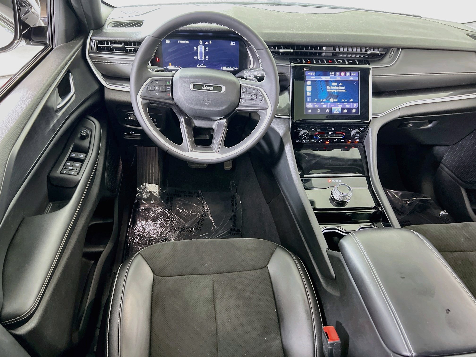 Used 2023 Jeep Grand Cherokee Altitude AWD/4WD image 22