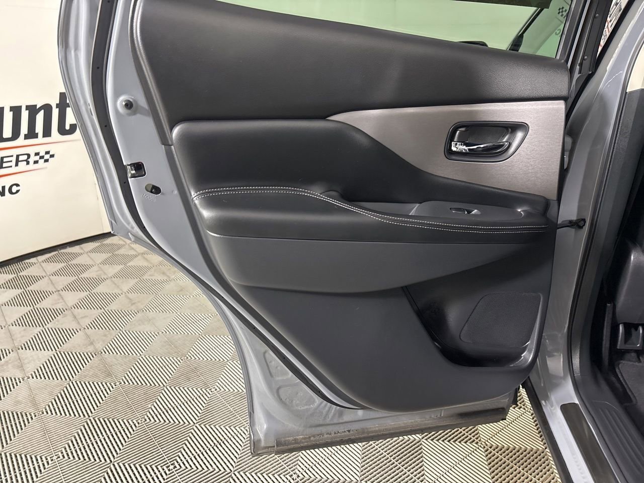 Used 2024 Nissan Murano SL image 25