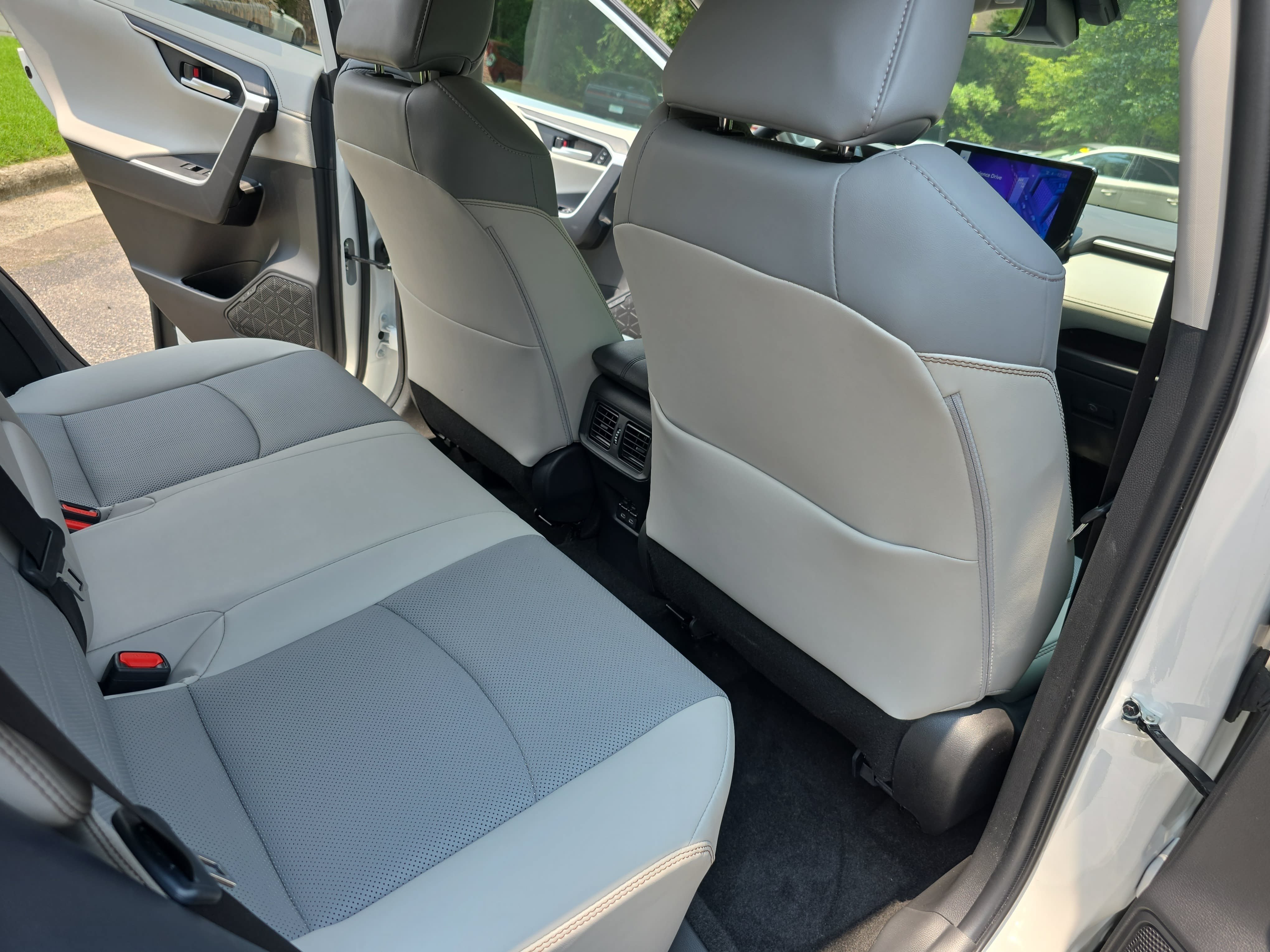 Used 2025 Toyota RAV4 Limited w/ Advanced Technology Package FWD image 11