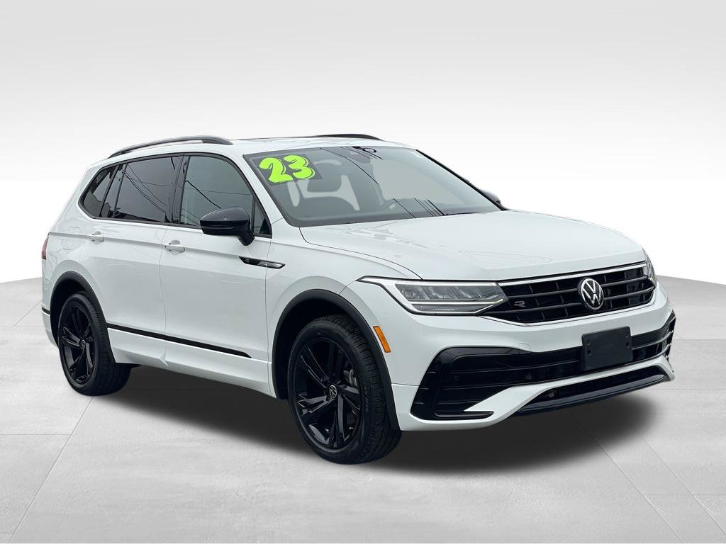 Used 2023 Volkswagen Tiguan SE R-Line AWD/4WD image 3
