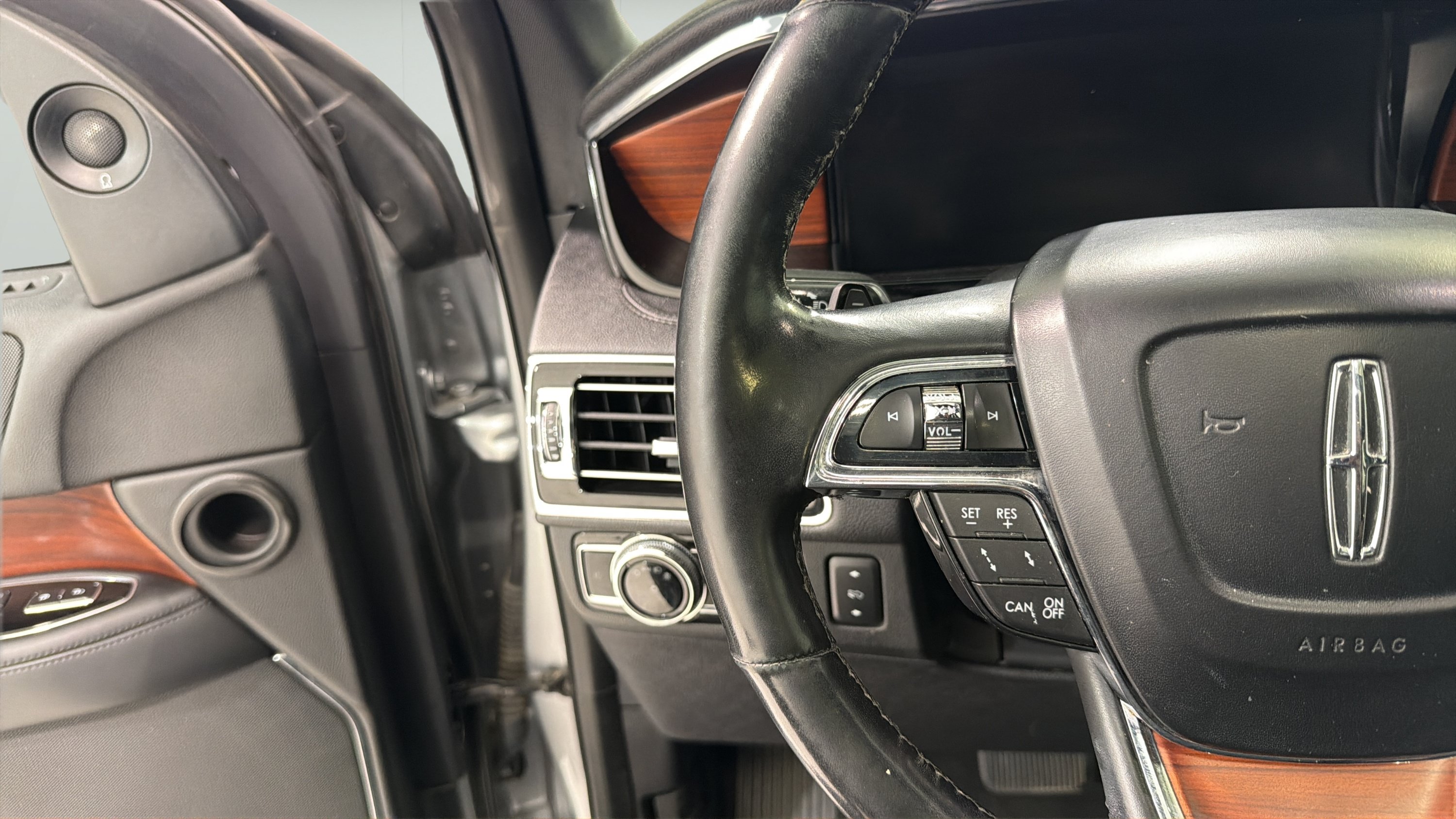 Used 2020 Lincoln Navigator L Reserve RWD image 13