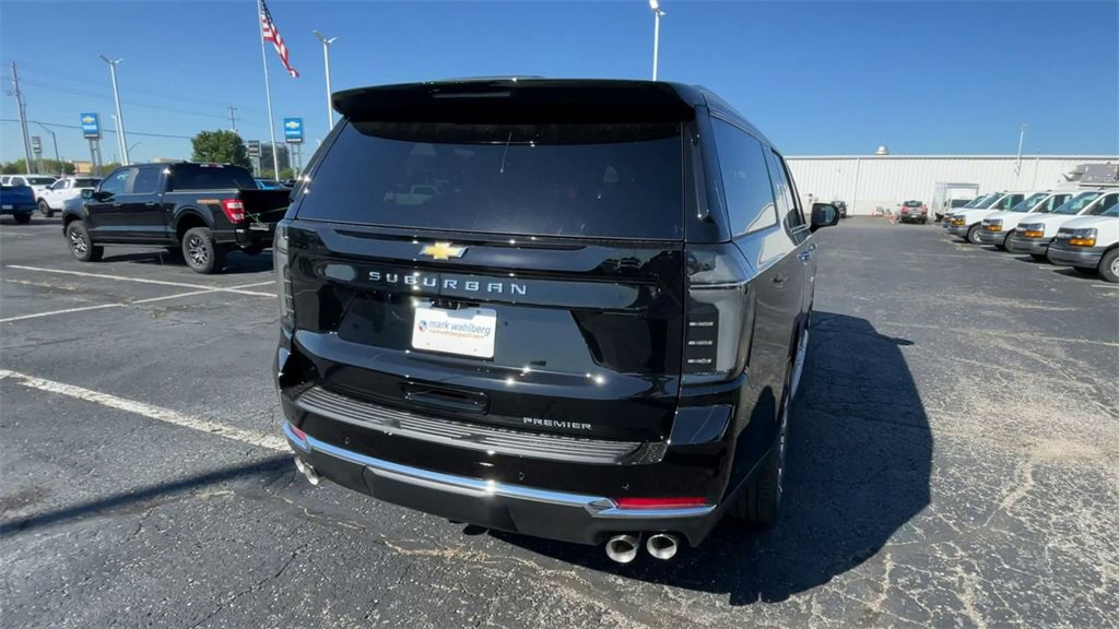 New 2025 Chevrolet Suburban Premier image 9