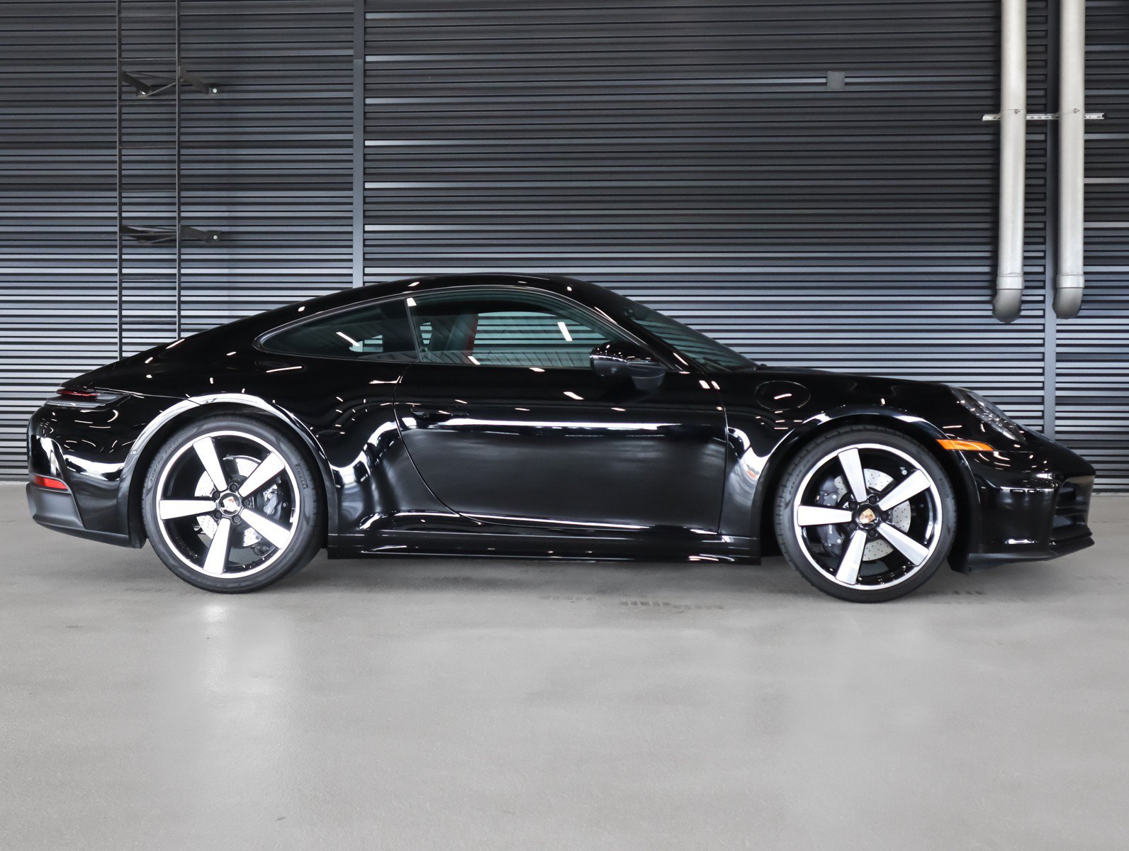 Certified 2025 Porsche 911 Carrera RWD image 11