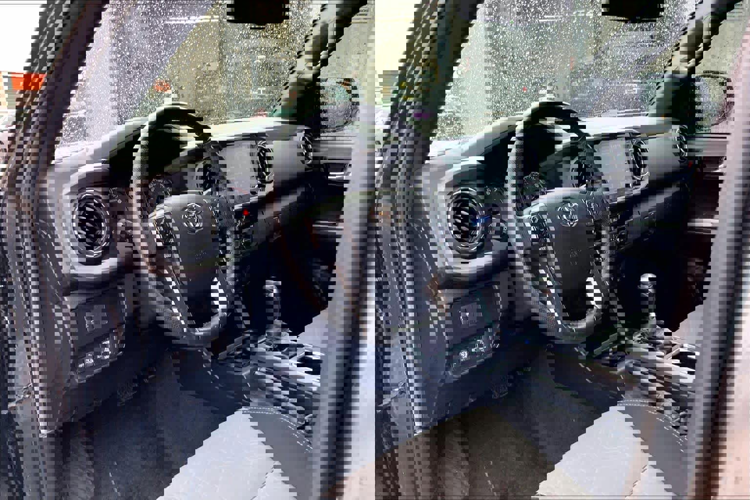 Used 2022 Toyota Tacoma TRD Off-Road AWD/4WD image 16