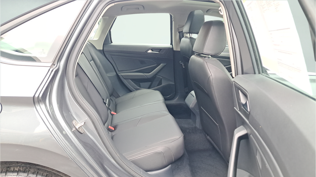 Used 2019 Volkswagen Jetta SE FWD image 14