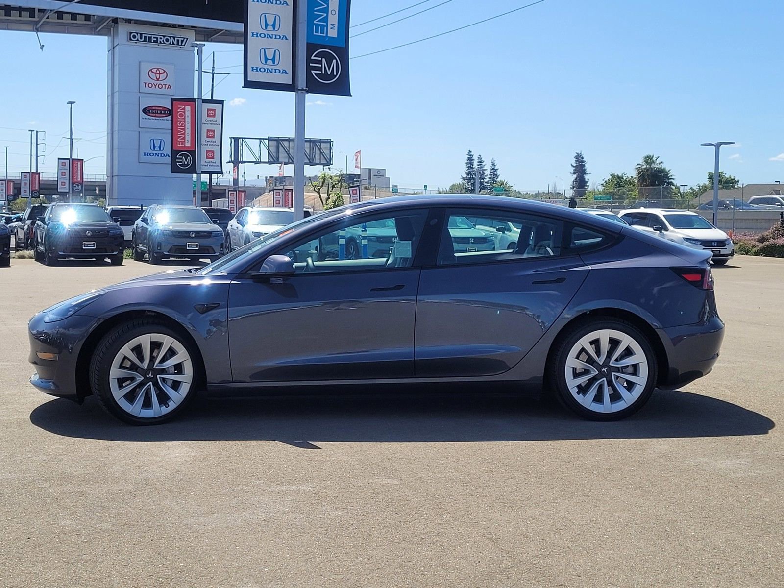 Used 2023 Tesla Model 3 Standard Range image 4