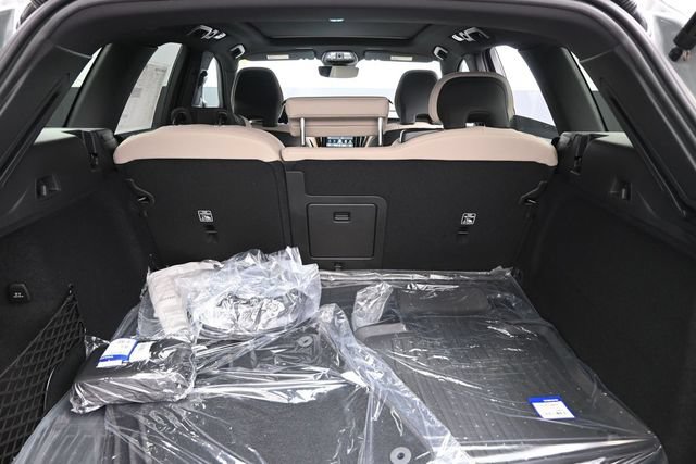 New 2026 Volvo XC60 T8 Plus w/ Protection Package Premier AWD/4WD image 32