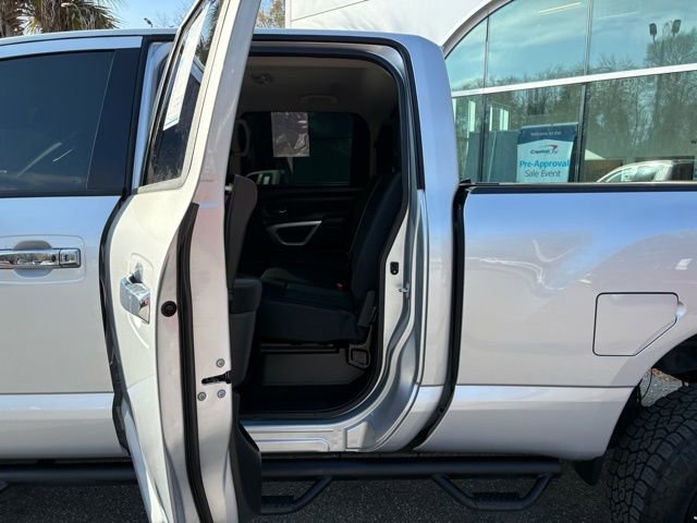 Used 2019 Nissan Titan SV w/ SV Convenience Package image 23