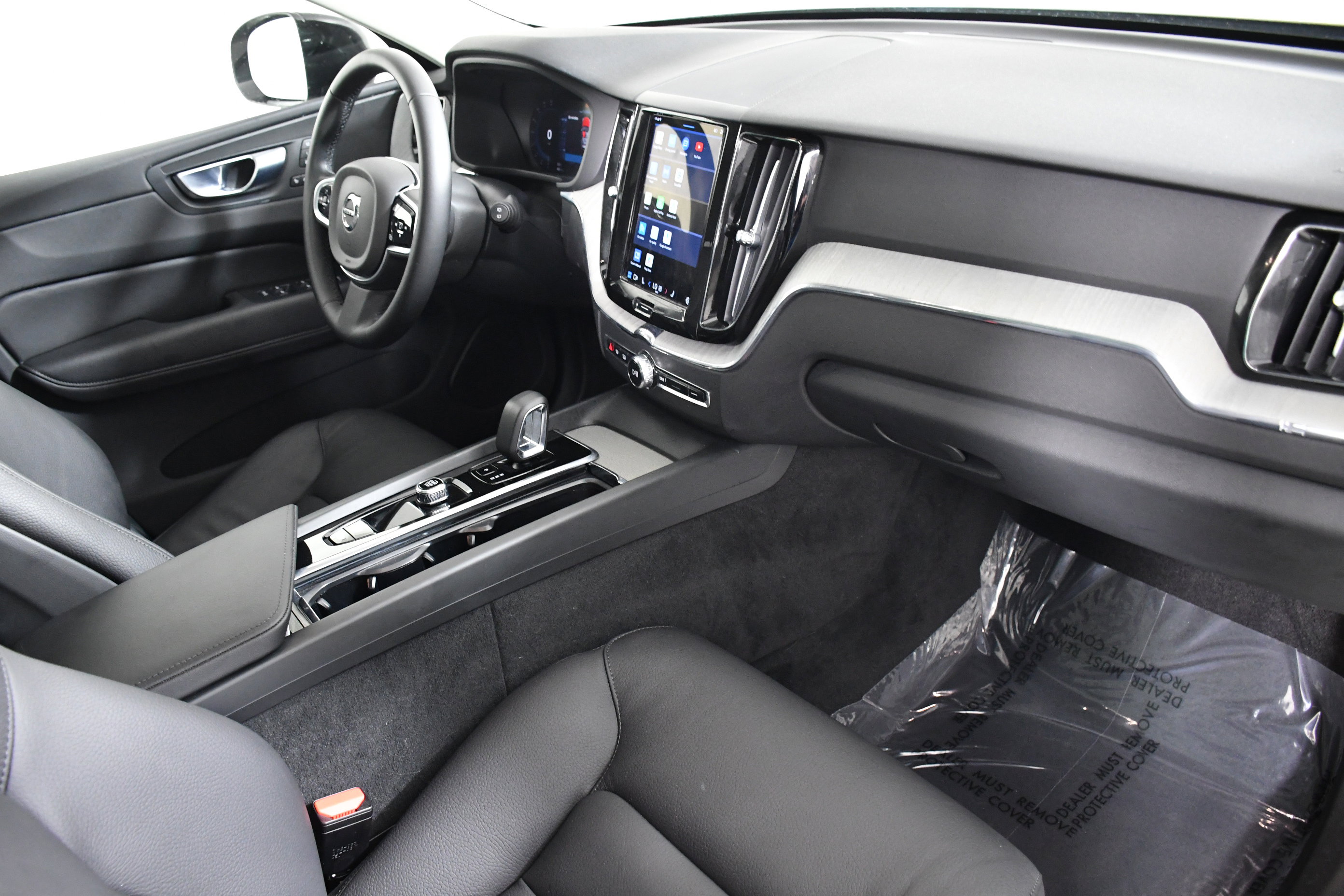 Used 2025 Volvo XC60 B5 Plus image 26