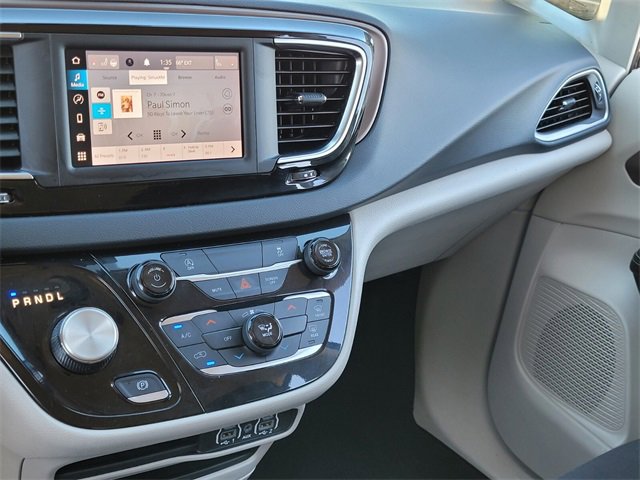 Used 2023 Chrysler Voyager LX image 26