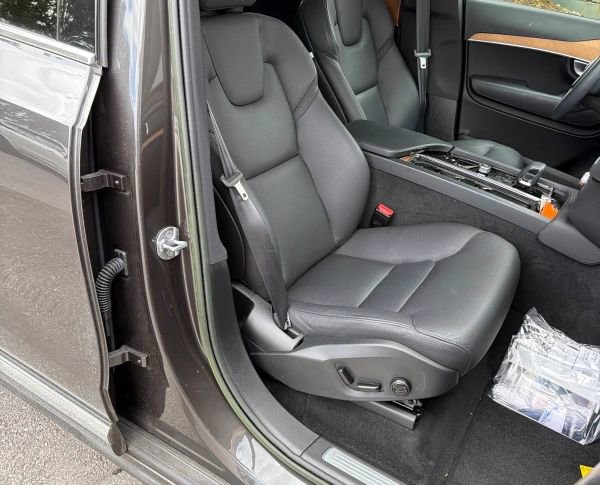 Used 2023 Volvo XC90 B5 Plus image 6