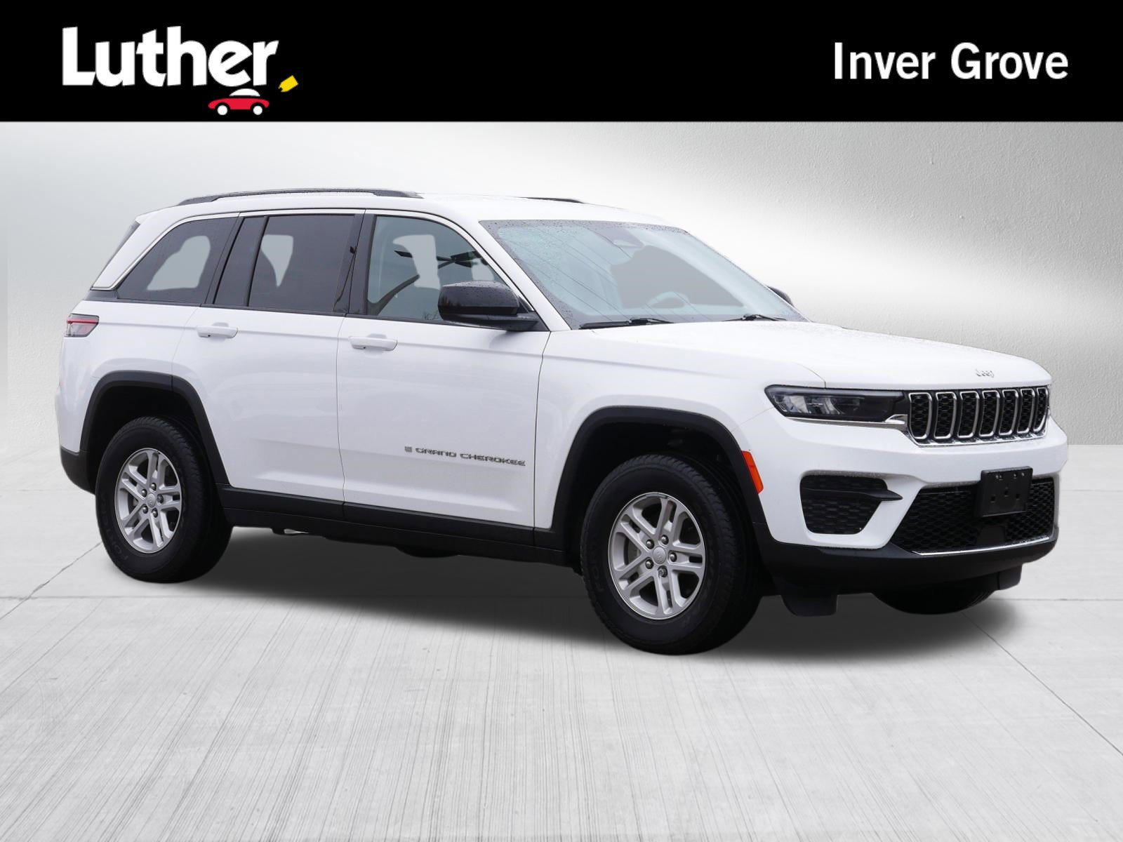 Used 2023 Jeep Grand Cherokee Laredo AWD/4WD image 1