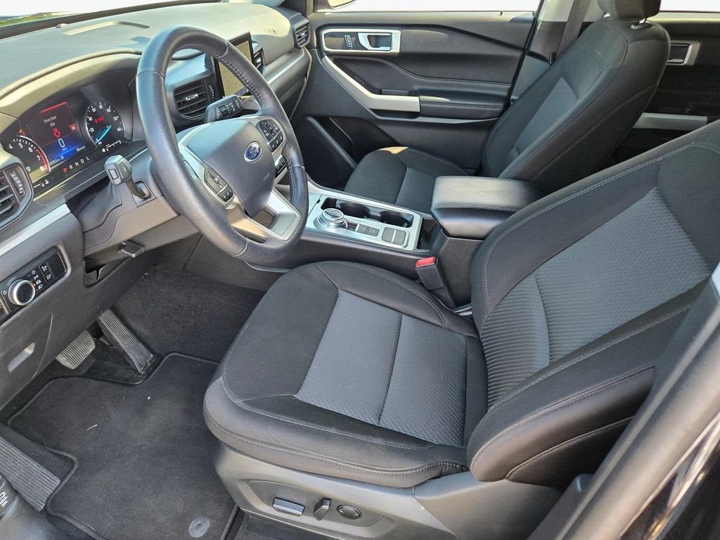 Used 2024 Ford Explorer XLT RWD image 15