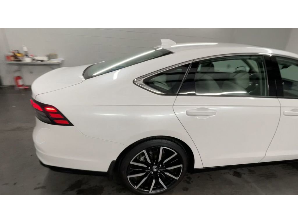Used 2024 Honda Accord Touring image 9