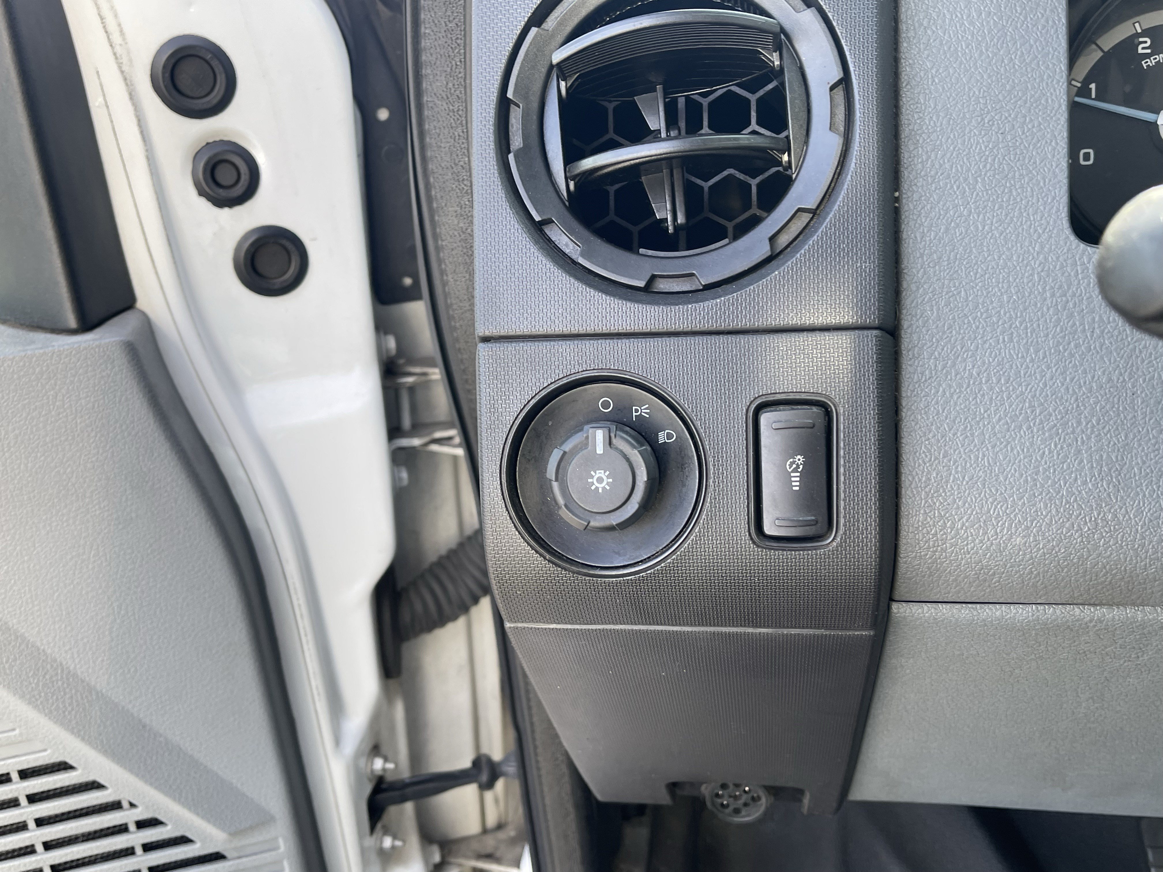 Used 2013 Ford F750 2WD Regular Cab Super Duty image 19