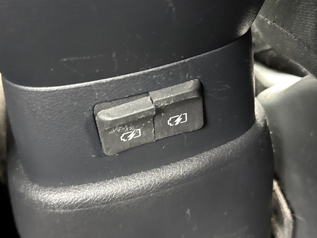 Used 2020 Nissan Kicks S image 10