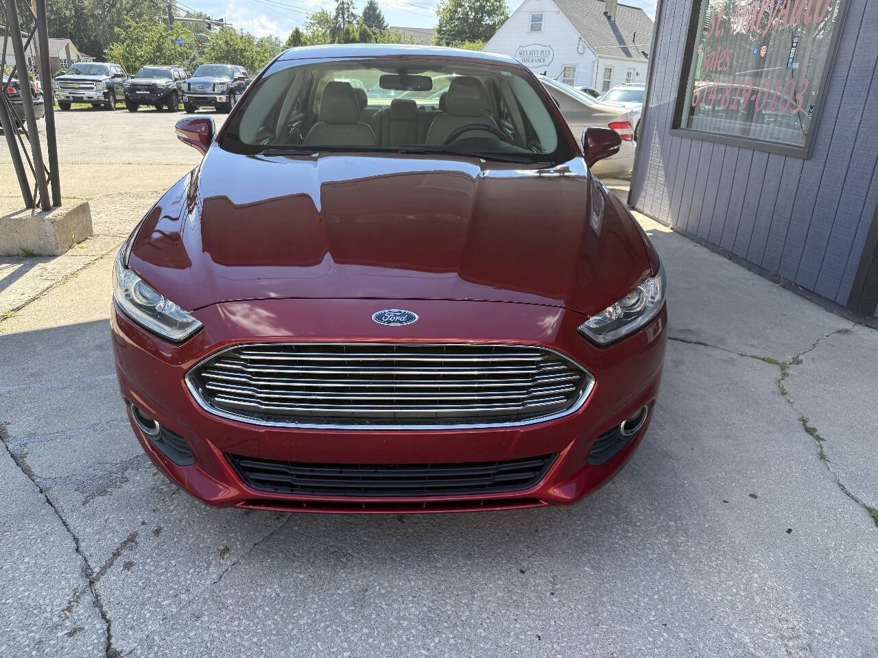 Used 2014 Ford Fusion SE w/ Equipment Group 202A FWD image 2
