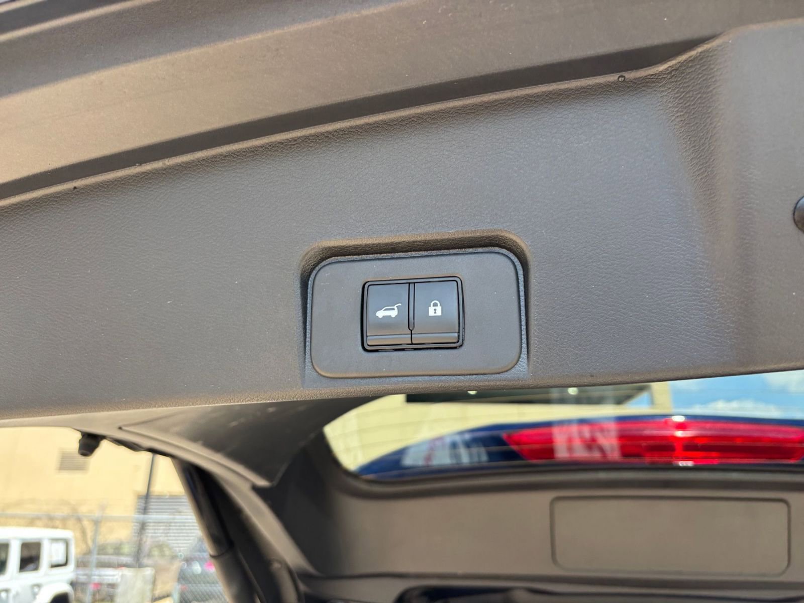 Used 2025 Nissan Rogue SV FWD image 23
