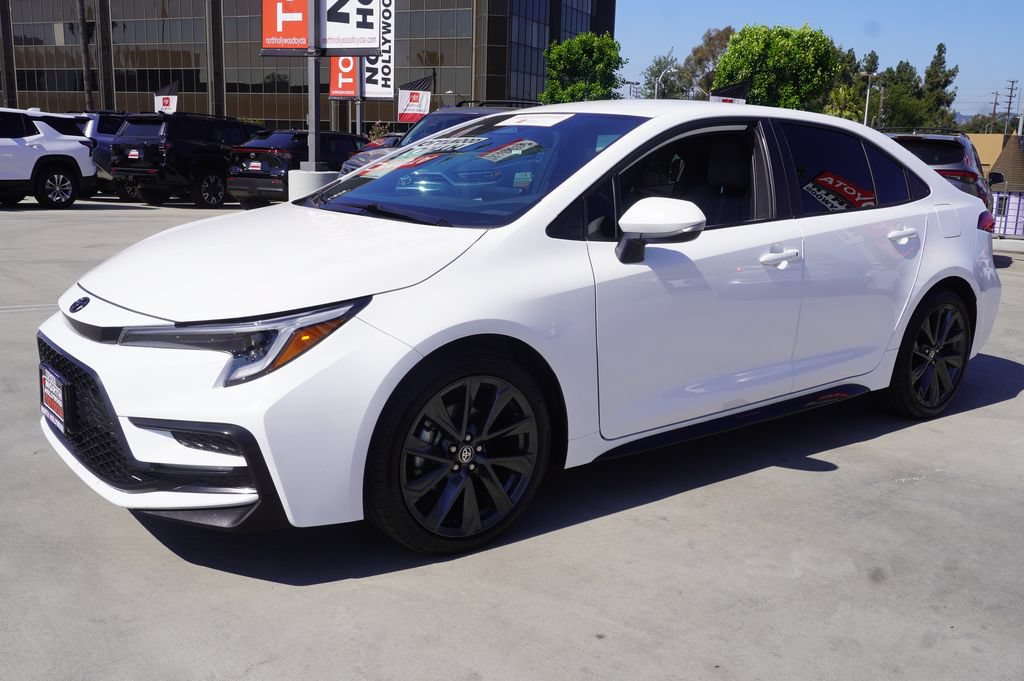 Certified 2025 Toyota Corolla SE FWD image 4