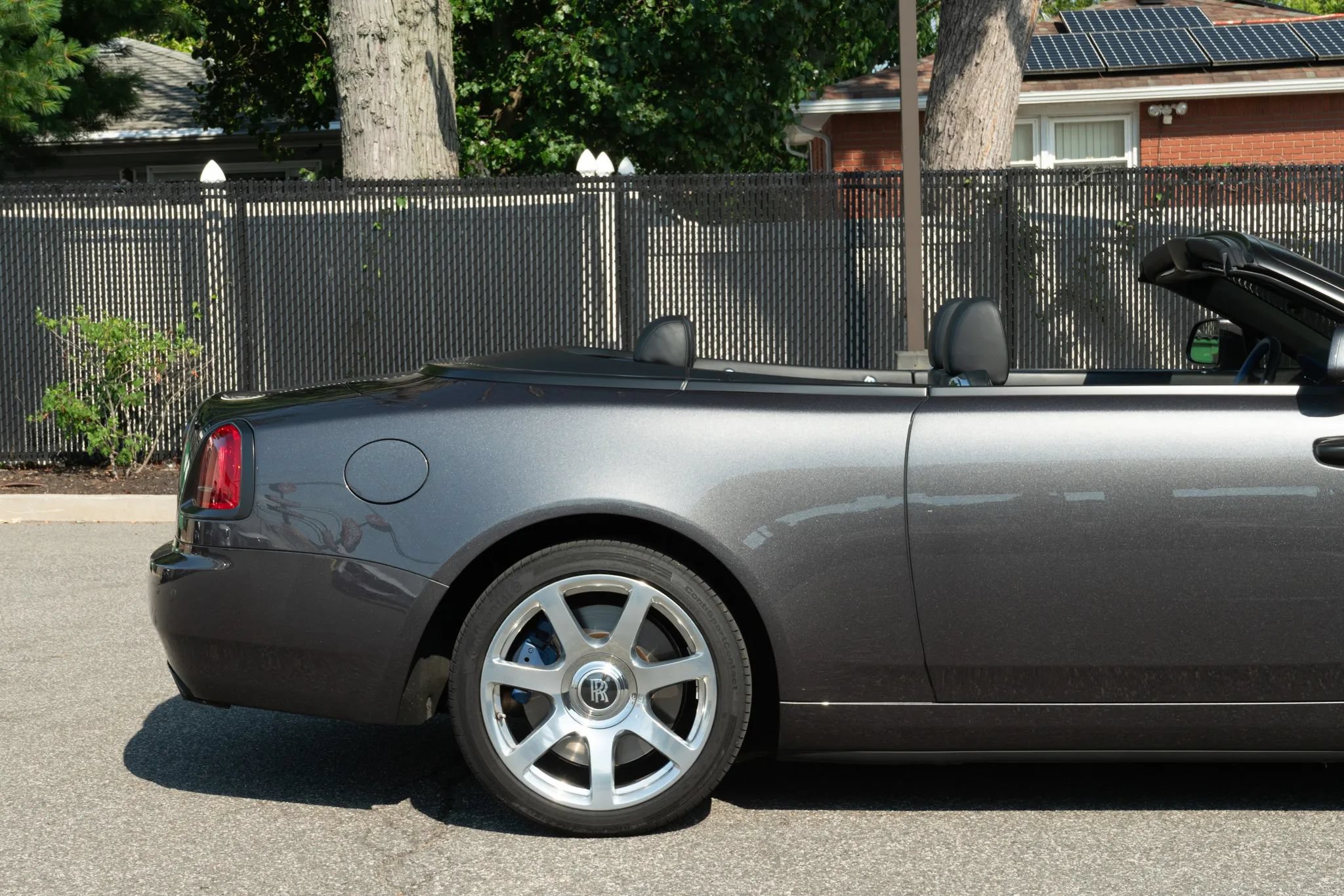 Used 2017 Rolls-Royce Dawn RWD image 40