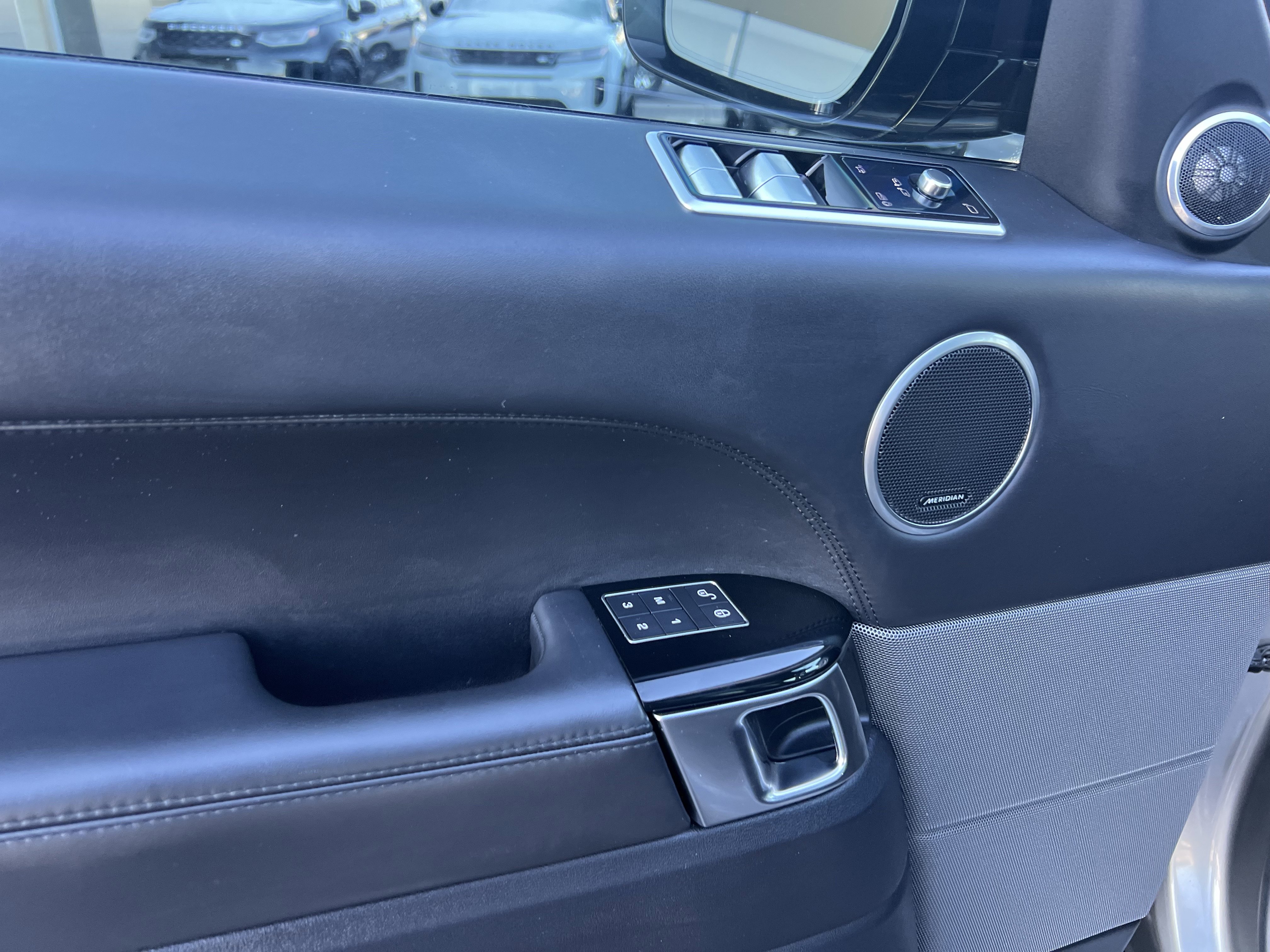 Used 2019 Land Rover Range Rover Sport HSE Dynamic image 14