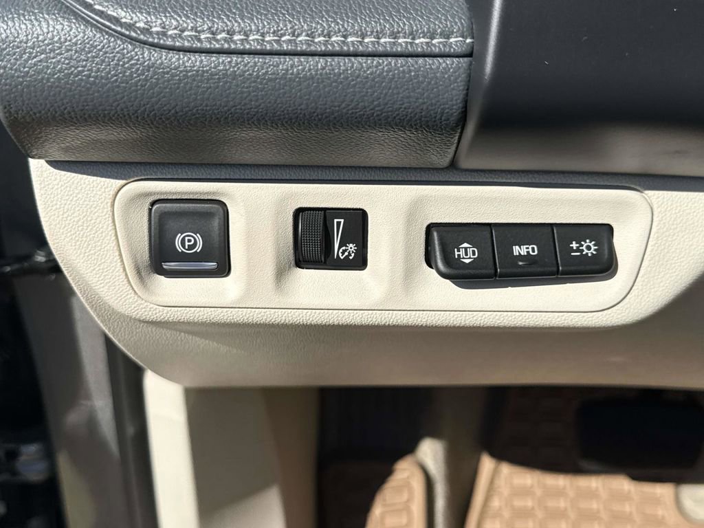 Used 2023 GMC Acadia Denali FWD image 20