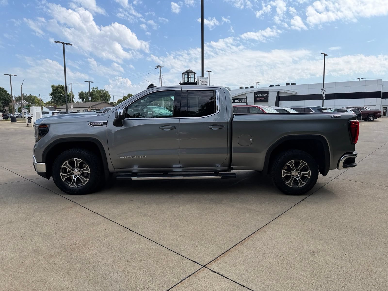 Used 2023 GMC Sierra 1500 SLE w/ X31 Off-Road Package AWD/4WD image 8