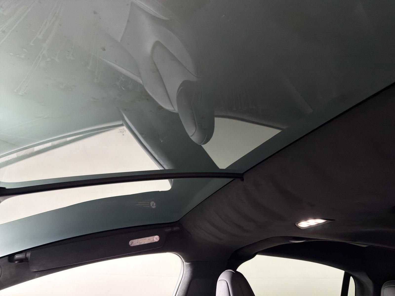 Used 2022 Tesla Model X Plaid image 9